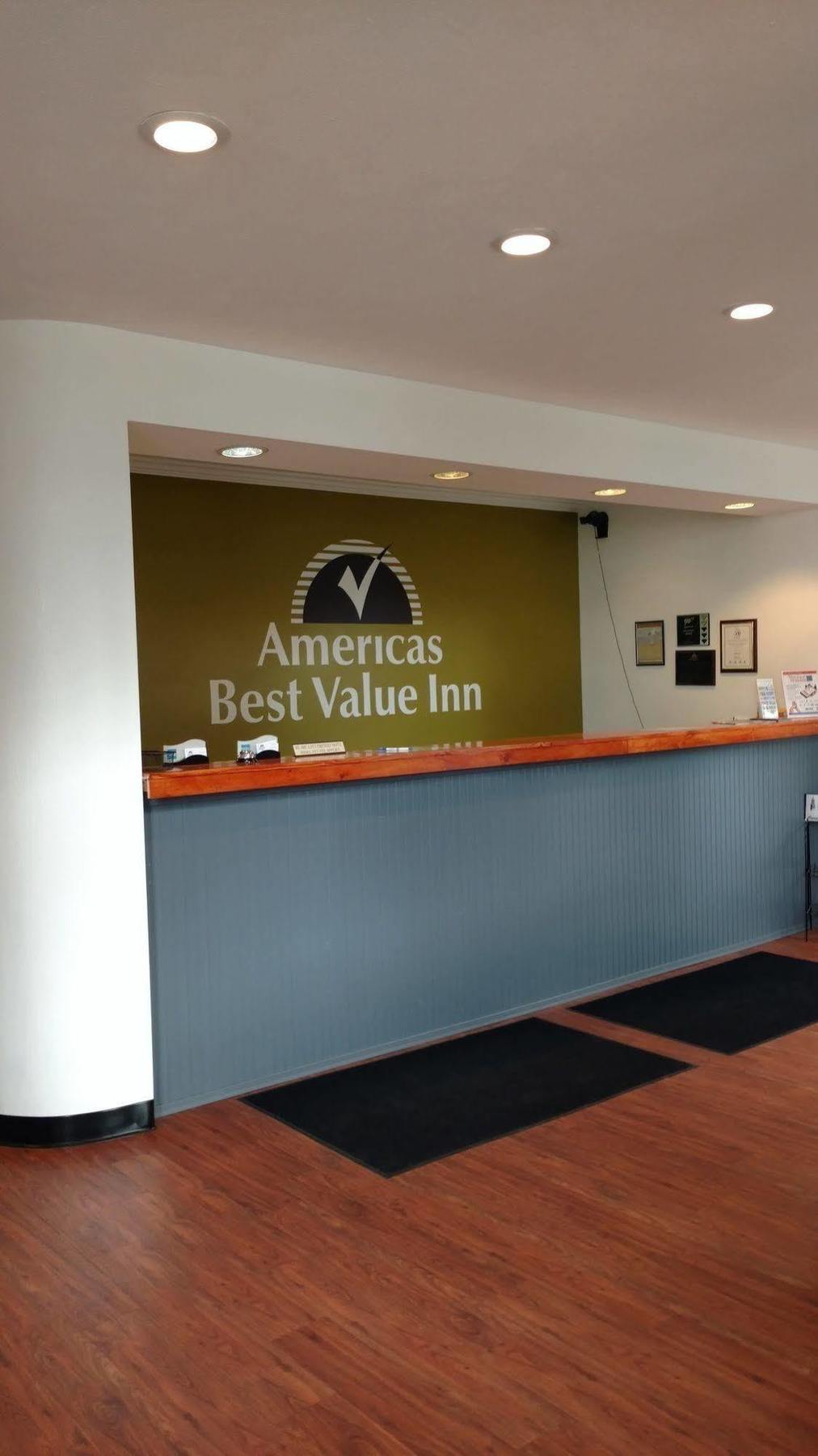 Americas Best Value Inn-Painted Post Экстерьер фото